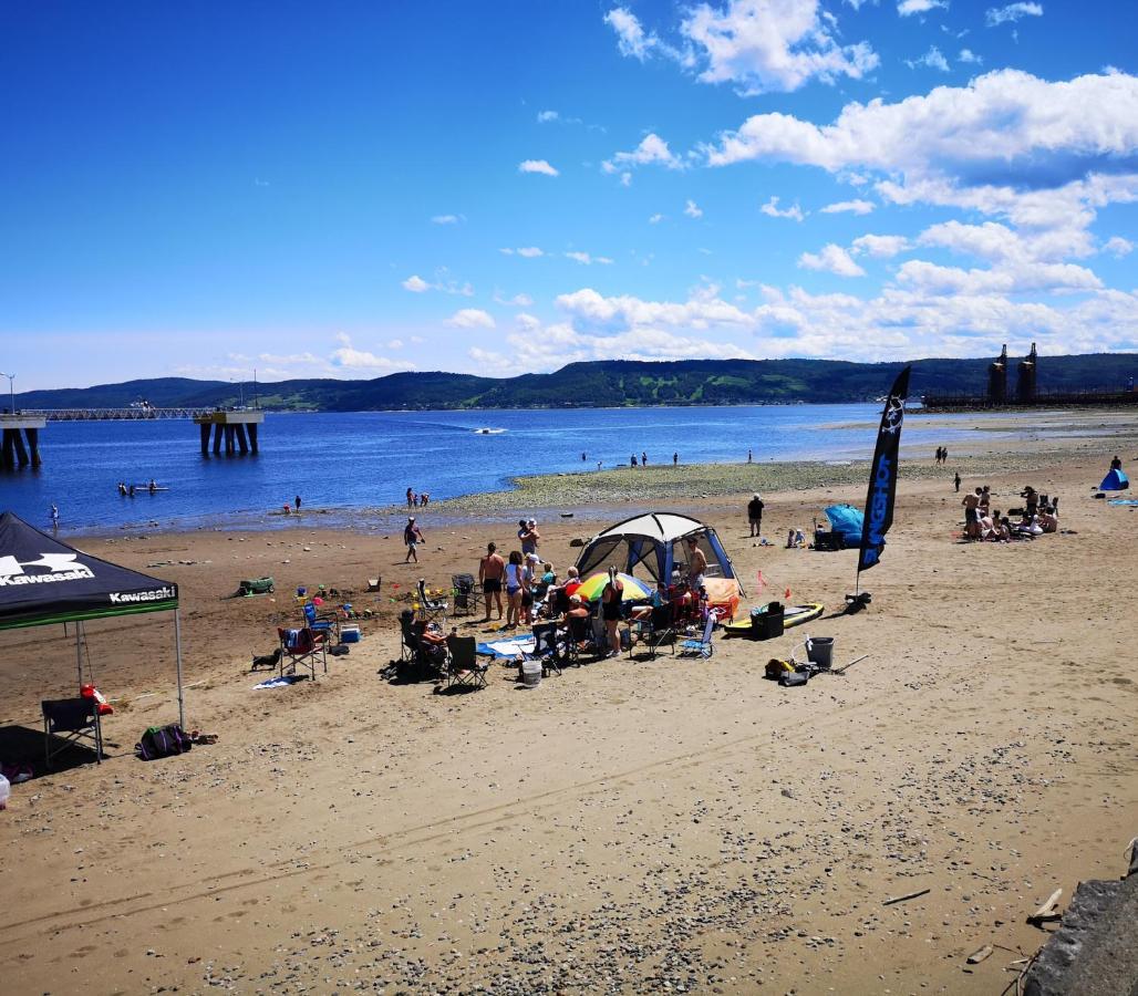 Auberge Des 21 La Baie Esterno foto